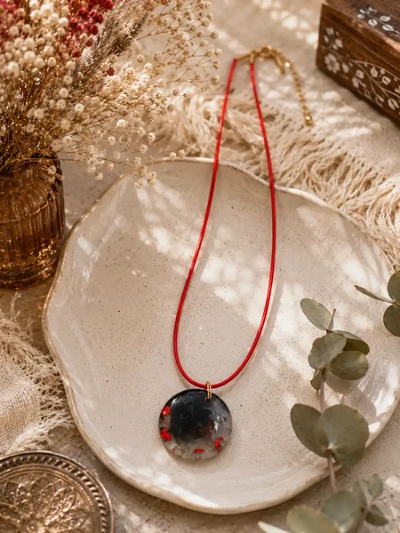 Collier "Éclipse Pourpre"
