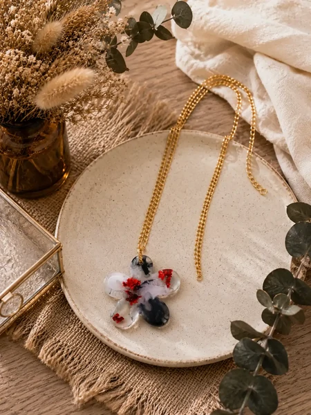 Collier "Éclipse Pourpre"